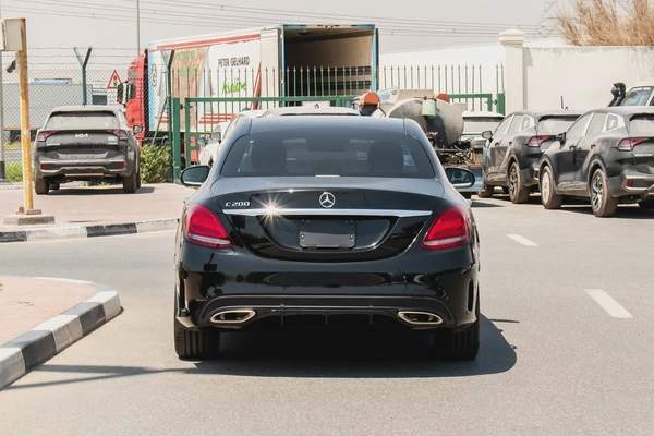 2016 - BENZ C200- SUPER CLEAN - LIKE NEW - ONLY 33,000 KM
