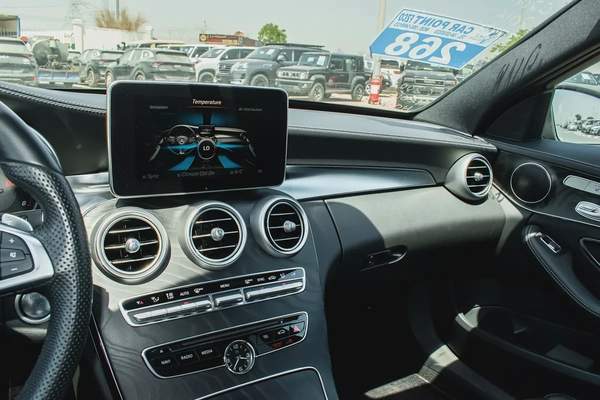 2016 - BENZ C200- SUPER CLEAN - LIKE NEW - ONLY 33,000 KM