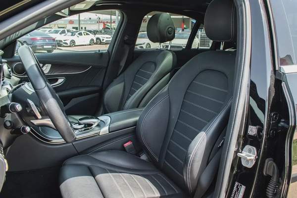 2016 - BENZ C200- SUPER CLEAN - LIKE NEW - ONLY 33,000 KM