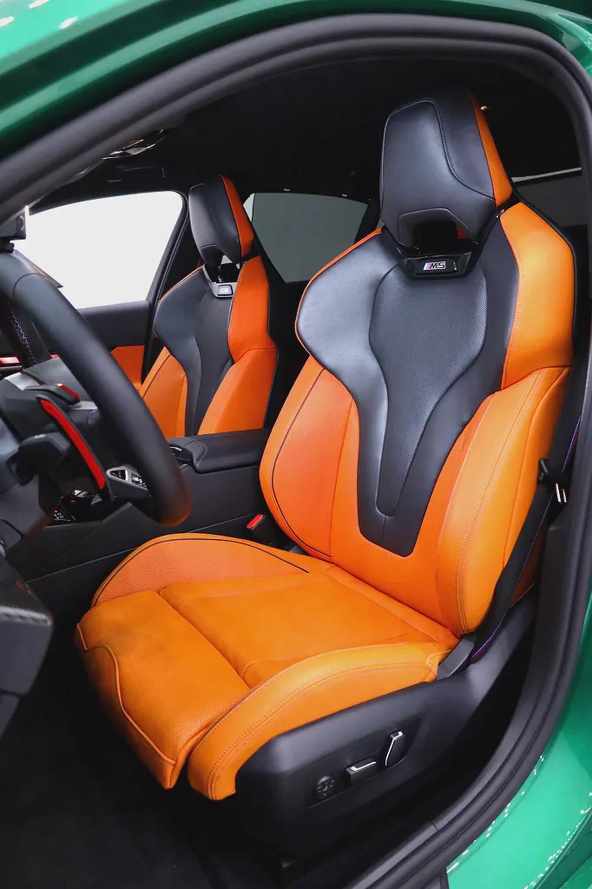 BMW M5 GCC +FULL CARBON MANHART KIT +AGENCY WARRANTY TILL 2031 +AKRAPOVIC EXHAUST+ HRE FORGED WHEELS-14-14