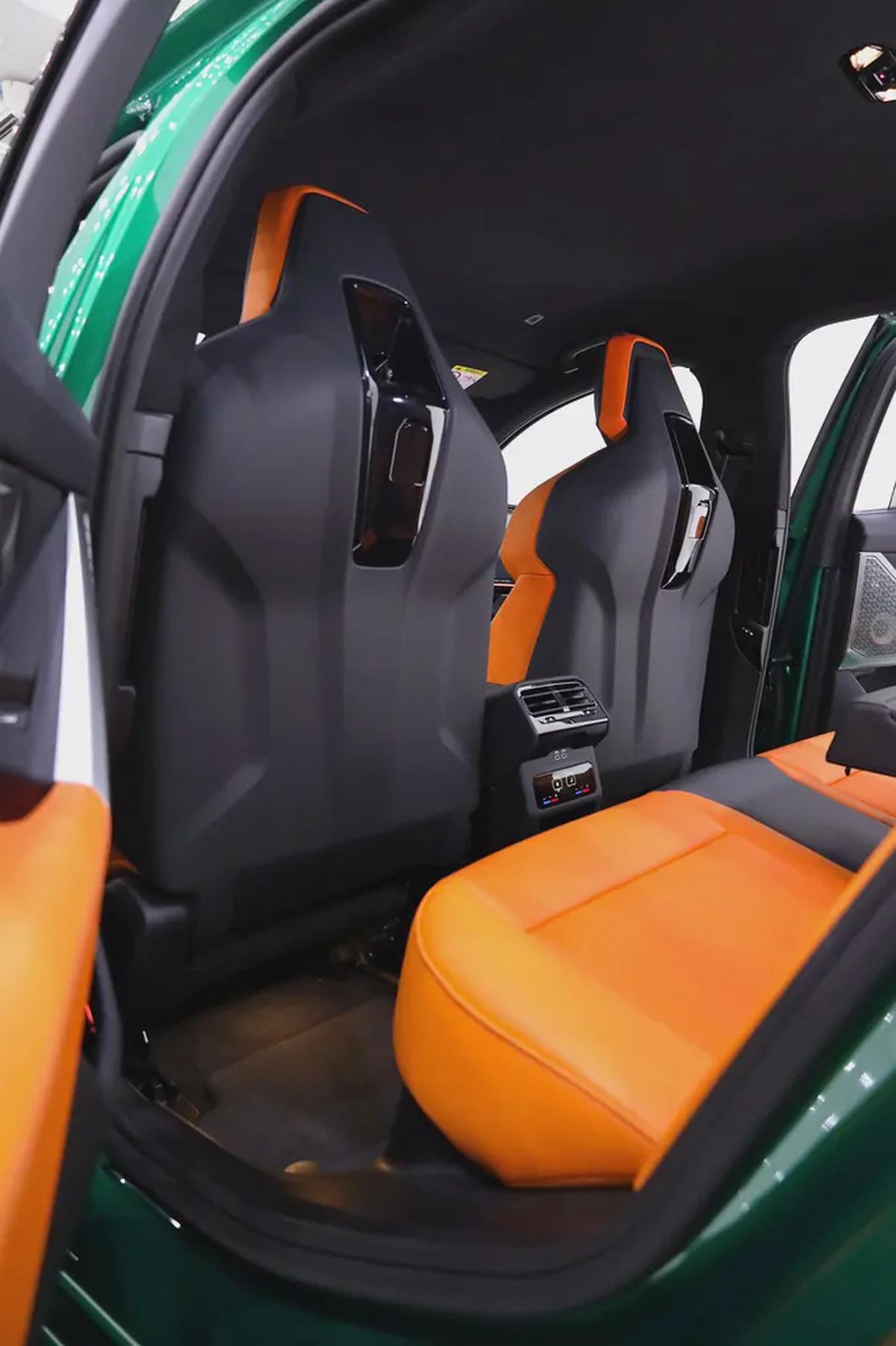 BMW M5 GCC +FULL CARBON MANHART KIT +AGENCY WARRANTY TILL 2031 +AKRAPOVIC EXHAUST+ HRE FORGED WHEELS-15-15