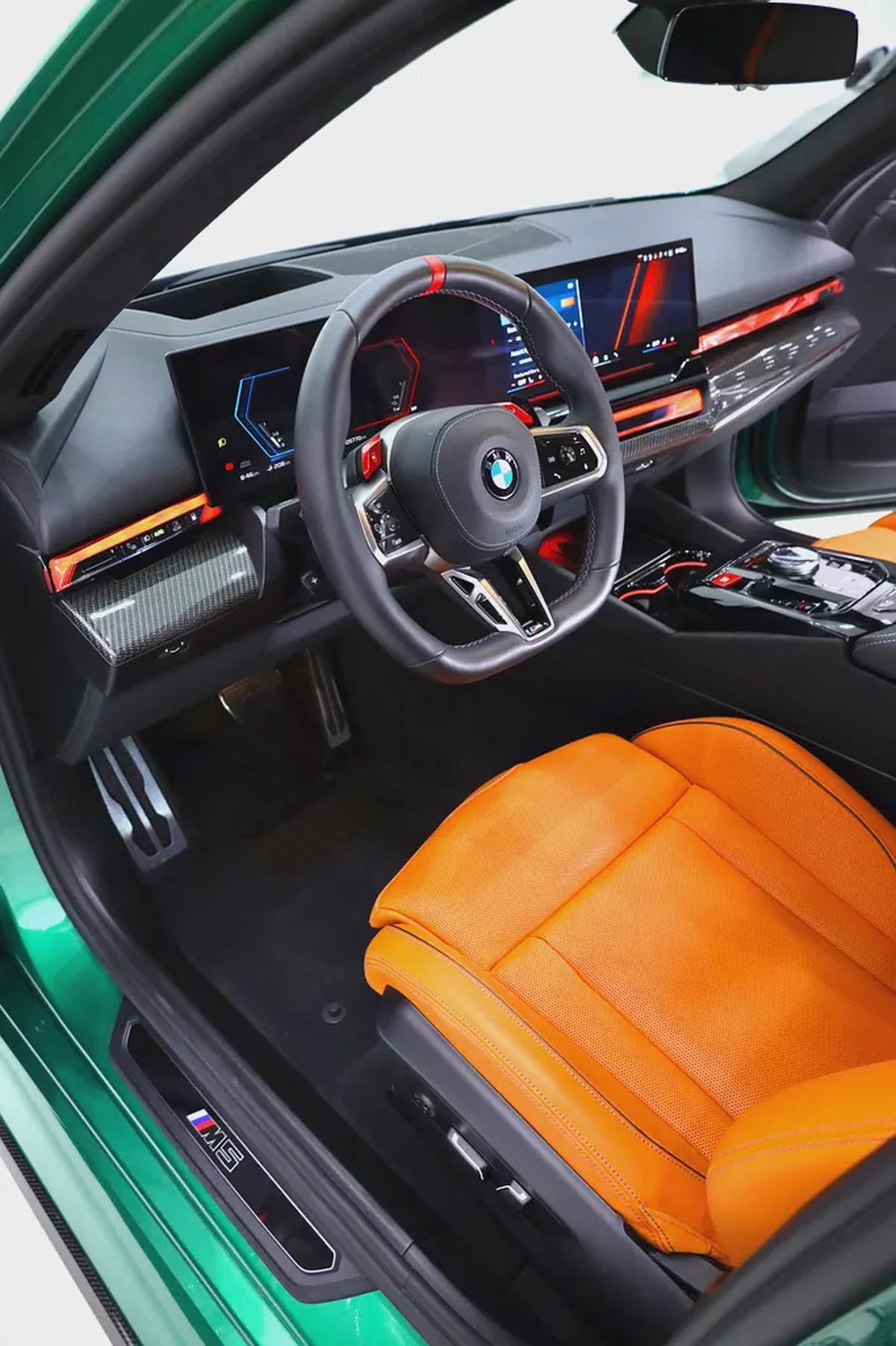 BMW M5 GCC +FULL CARBON MANHART KIT +AGENCY WARRANTY TILL 2031 +AKRAPOVIC EXHAUST+ HRE FORGED WHEELS-18-18