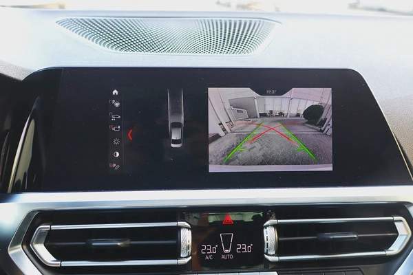 BMW 330i - Model 2019 - GCC Specs