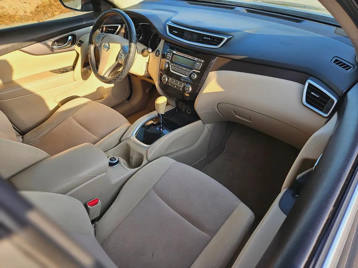 Nissan X Trail 2015 GCC 4WD Premium Condition With Low KM 7 Seater-8-8