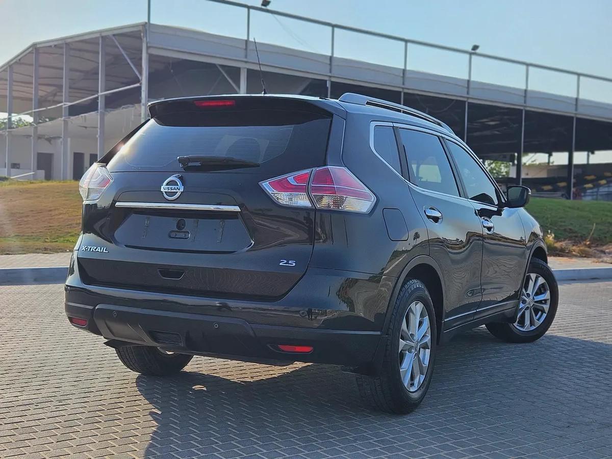 Nissan X Trail 2015 GCC 4WD Premium Condition With Low KM 7 Seater-12-12