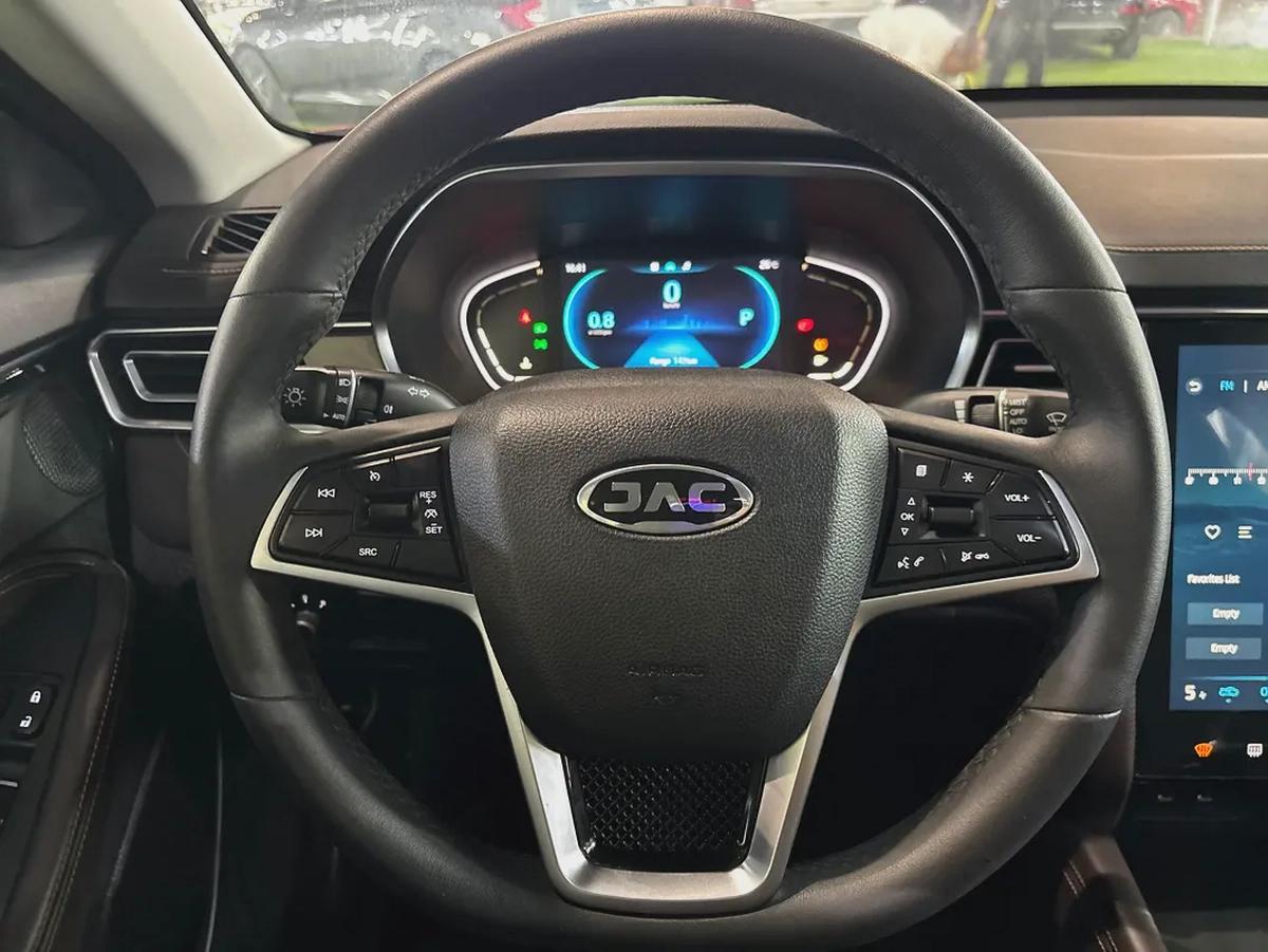 JAC J7–2023–GCC—FREE ACCIDENT—FULL OPTIONS—LOW MILAGE —EXCELLENT CONDITION-11-11