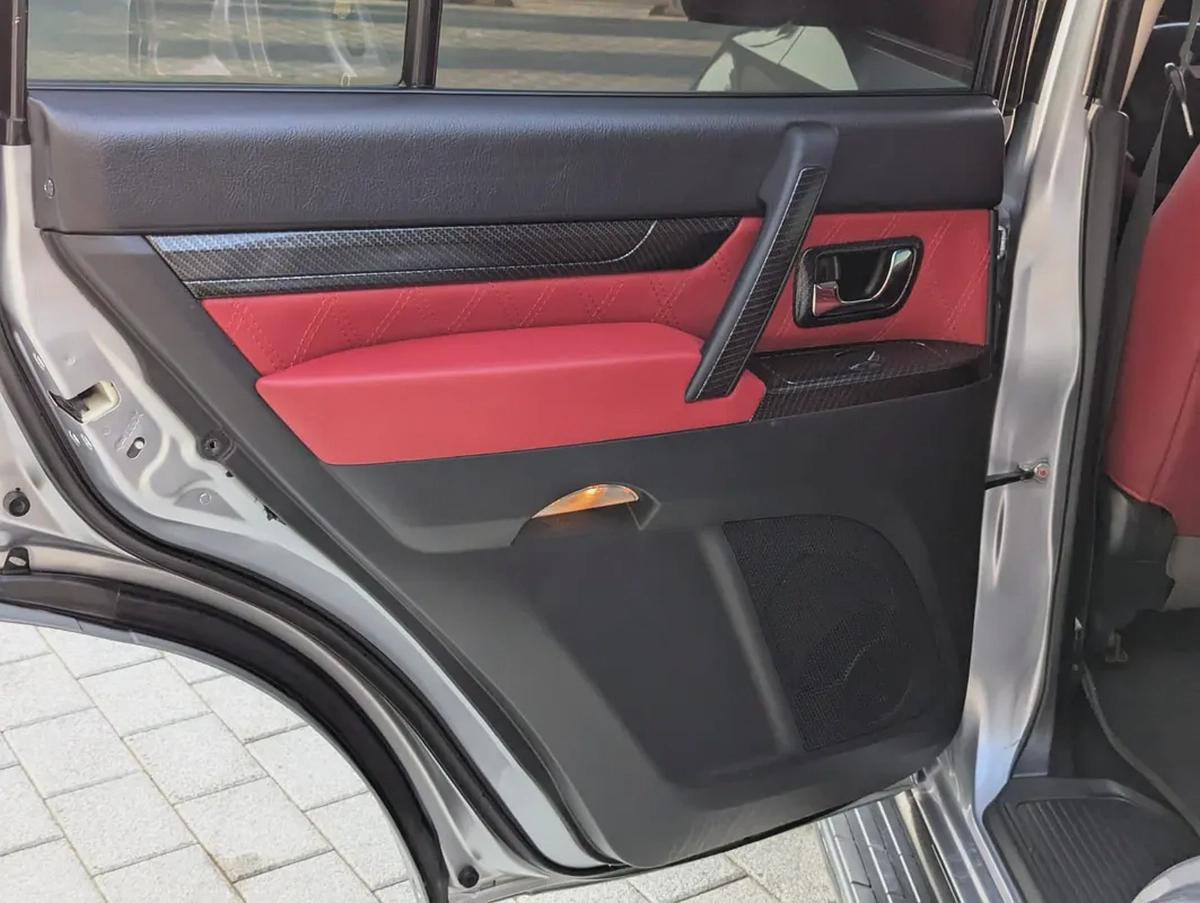 MITSUBISHI PAJERO 2015 MODIFIED SIGNATURE EDITION GLS MID V6 4.5L GCC IN EXCELLENT CONDITION-12-12