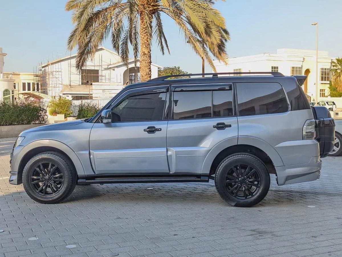 MITSUBISHI PAJERO 2015 MODIFIED SIGNATURE EDITION GLS MID V6 4.5L GCC IN EXCELLENT CONDITION-15-15