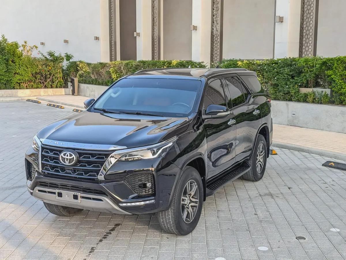 TOYOTA FORTUNER 2017 FACELIFTED 2025 GCC V4 2.7L 4X4 IN PERFECT CONDITION-1-1