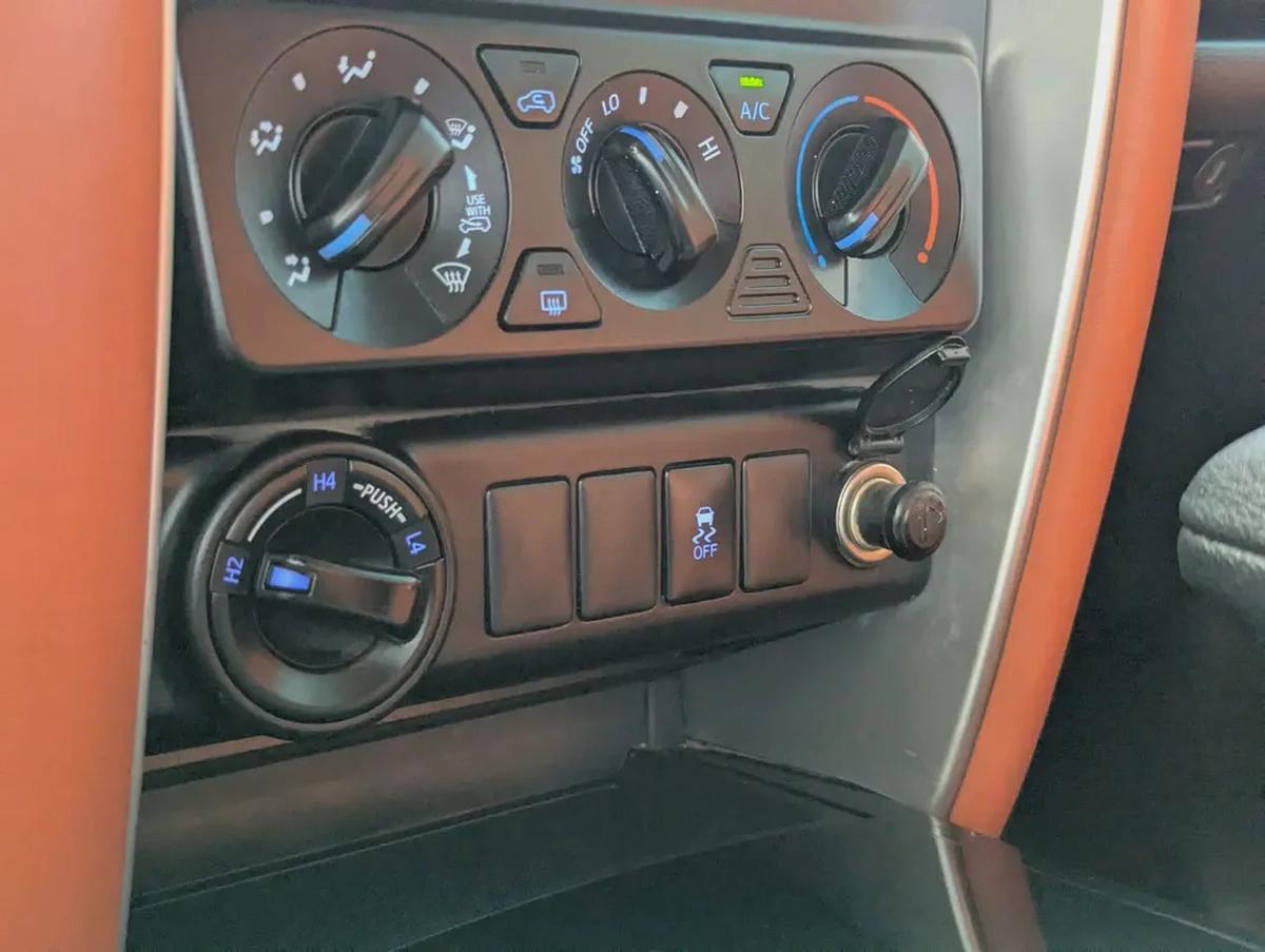 TOYOTA FORTUNER 2017 FACELIFTED 2025 GCC V4 2.7L 4X4 IN PERFECT CONDITION-8-8