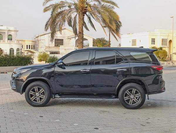 TOYOTA FORTUNER 2017 FACELIFTED 2025 GCC V4 2.7L 4X4 IN PERFECT CONDITION
