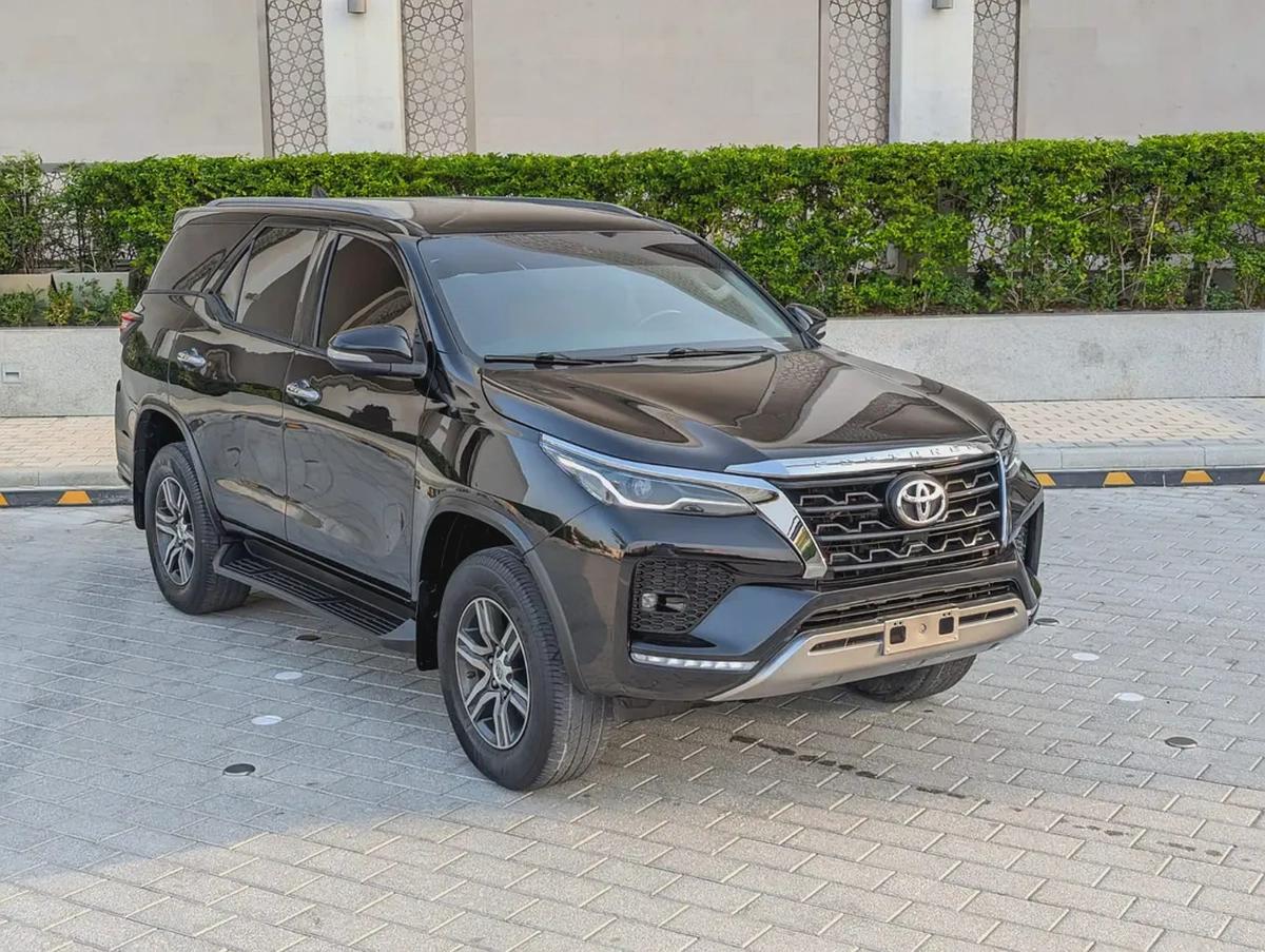 TOYOTA FORTUNER 2017 FACELIFTED 2025 GCC V4 2.7L 4X4 IN PERFECT CONDITION-18-18
