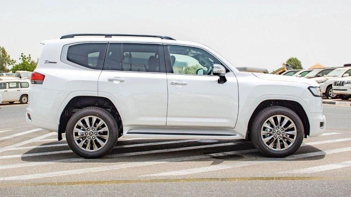 Toyota Land Cruiser LAND CRUISER LC 300 VXR 3.5L petrol MY2024 for export only-3-3