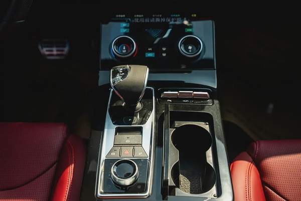 Jetour X70 Plus Luxury 2025 Low Mileage GCC 1.6L Turbo 4 Cylinders