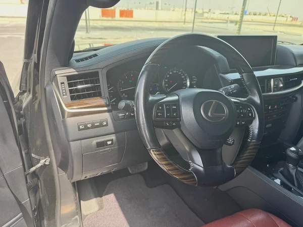Lexus LX 570 Platinum 2019 GCC Specs - Pristine Condition