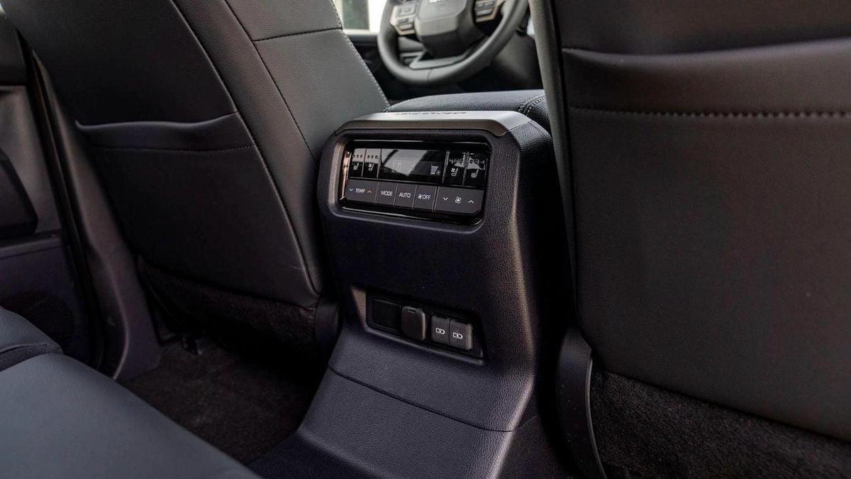 Toyota Prado PRADO 2025\LUXURY\(LHD) TOYOTA PRADO 250 WX+ 2.8D AT MY2025 – BLACK-16-16