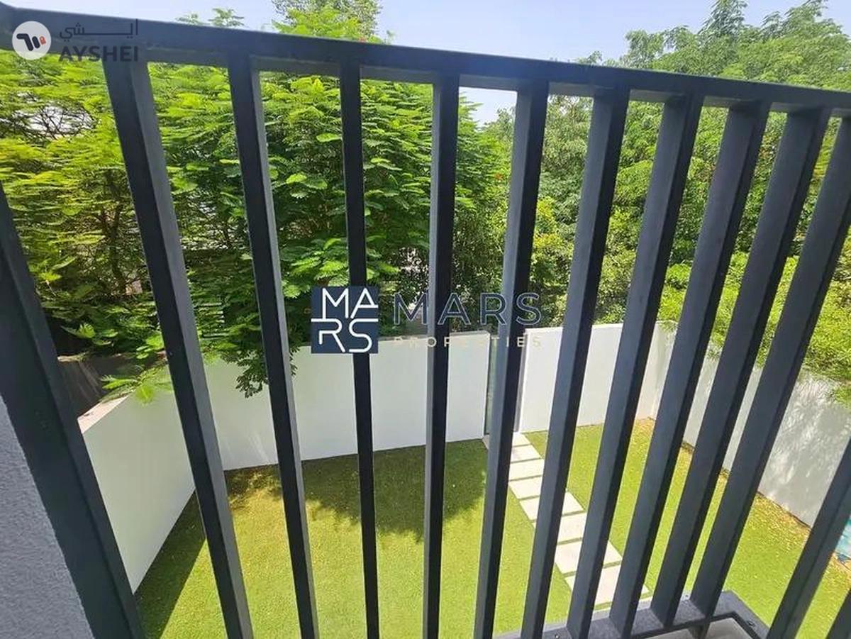 3 Bed Townhouse | Prime Location | Ready To Move-1-1