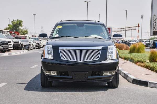 2011 - CADILLAC ESCALADE - SUPER CLEAN - ONLY 153,000 KM