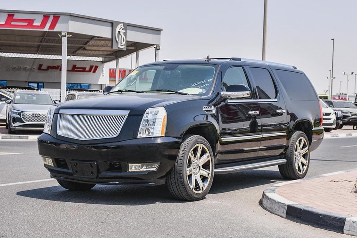 2011 - CADILLAC ESCALADE - SUPER CLEAN - ONLY 153,000 KM-2-2