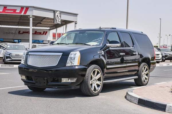 2011 - CADILLAC ESCALADE - SUPER CLEAN - ONLY 153,000 KM