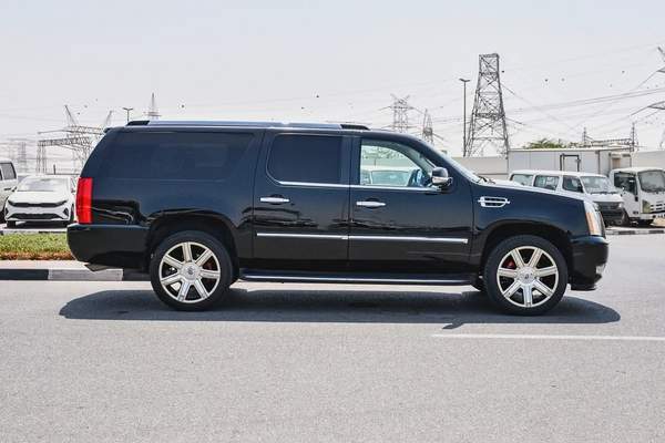 2011 - CADILLAC ESCALADE - SUPER CLEAN - ONLY 153,000 KM