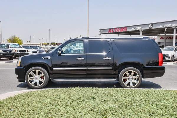 2011 - CADILLAC ESCALADE - SUPER CLEAN - ONLY 153,000 KM