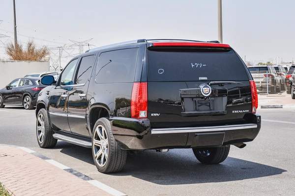 2011 - CADILLAC ESCALADE - SUPER CLEAN - ONLY 153,000 KM