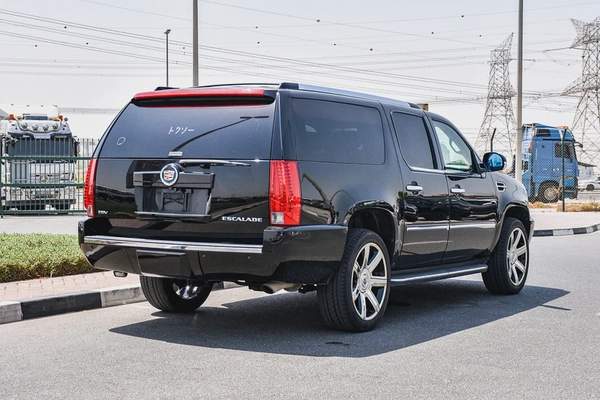 2011 - CADILLAC ESCALADE - SUPER CLEAN - ONLY 153,000 KM