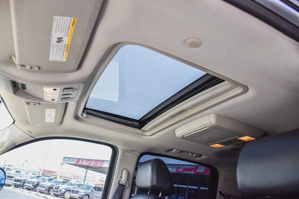 2011 - CADILLAC ESCALADE - SUPER CLEAN - ONLY 153,000 KM