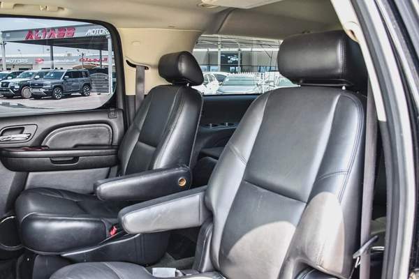 2011 - CADILLAC ESCALADE - SUPER CLEAN - ONLY 153,000 KM