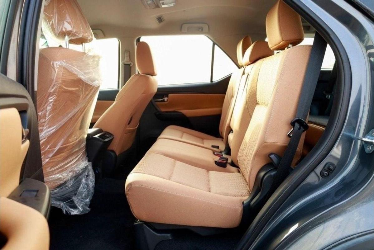 Toyota Fortuner Toyota Fortuner SR5 2.7L petrol 7Seats 4WD full option 2024-15-15