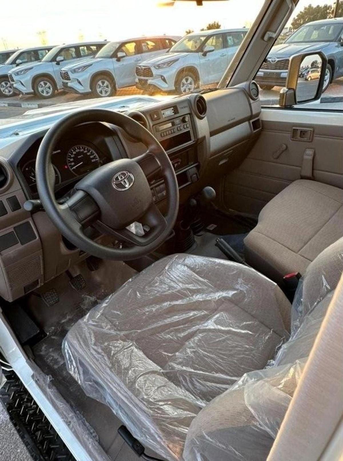 Toyota Land Cruiser 70 2024 Toyota LC 78 4.0P Petrol Manual-3-3