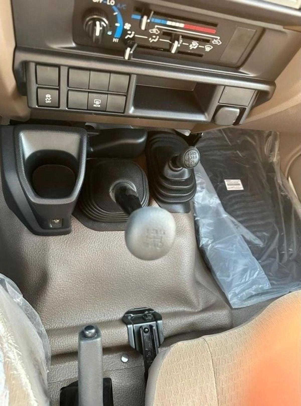 Toyota Land Cruiser 70 2024 Toyota LC 78 4.0P Petrol Manual-6-6