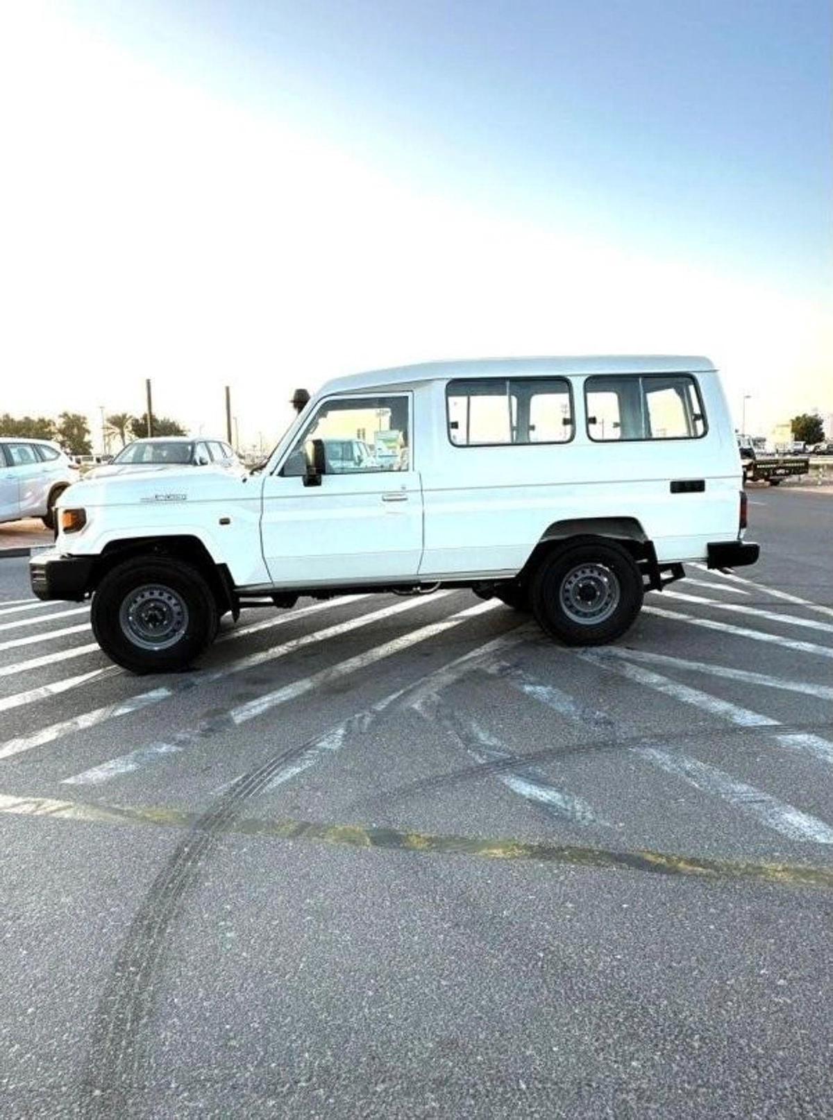 Toyota Land Cruiser 70 2024 Toyota LC 78 4.0P Petrol Manual-8-8
