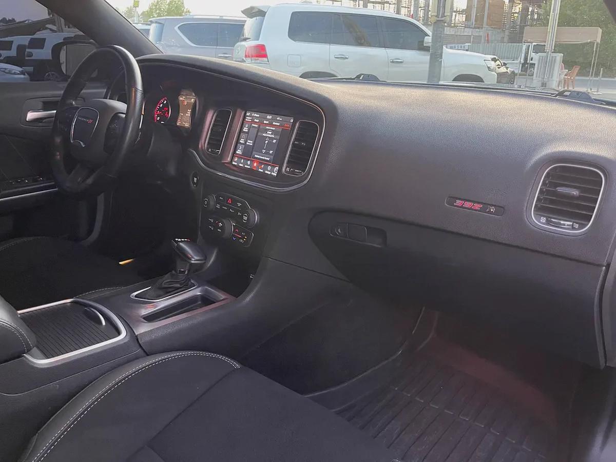 دودج تشارجر 2020 سكات باك srt وارد بحاله ممتازه-10-10