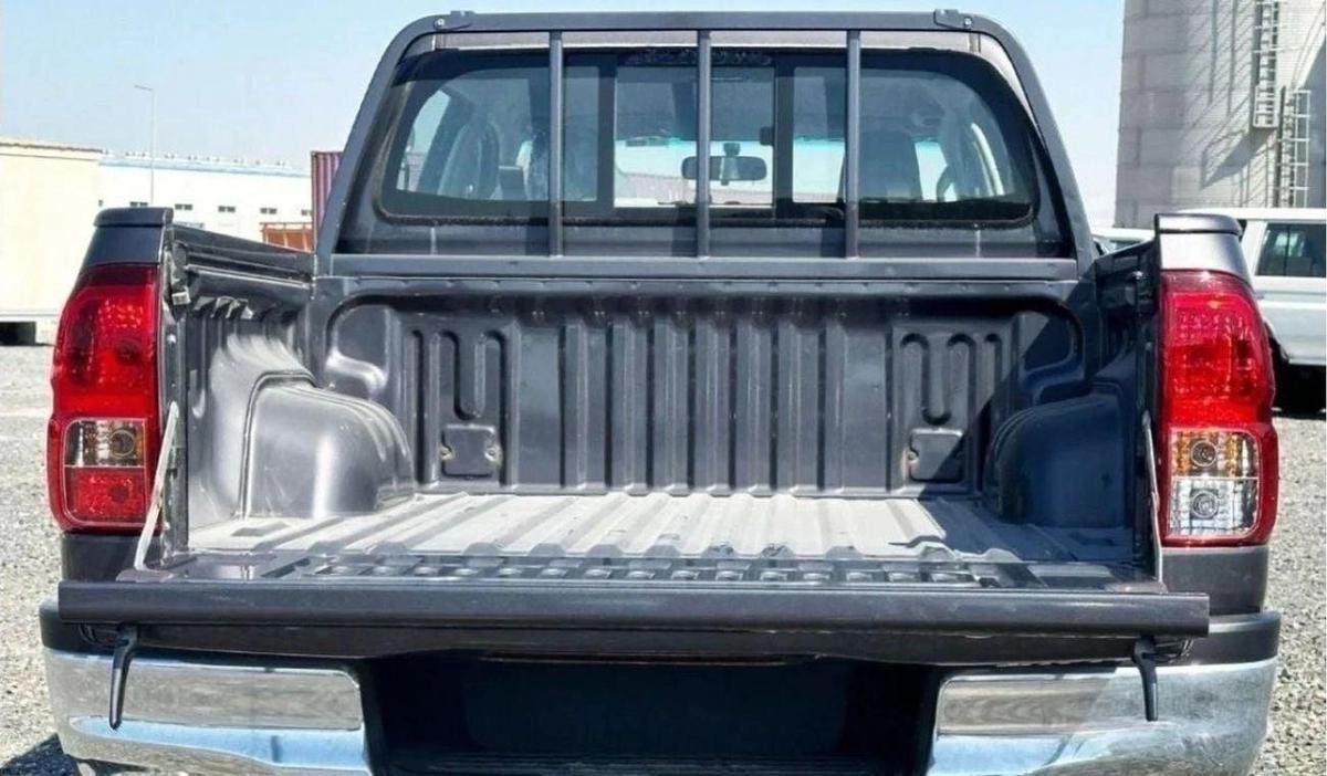 Toyota Hilux Toyota Hilux 2.4L 2024 basic option V4 WITH WINDOWS POWER-6-6