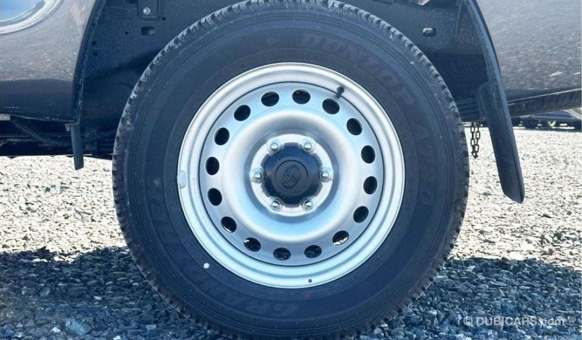 Toyota Hilux Toyota Hilux 2.4L 2024 basic option V4 WITH WINDOWS POWER-7-7