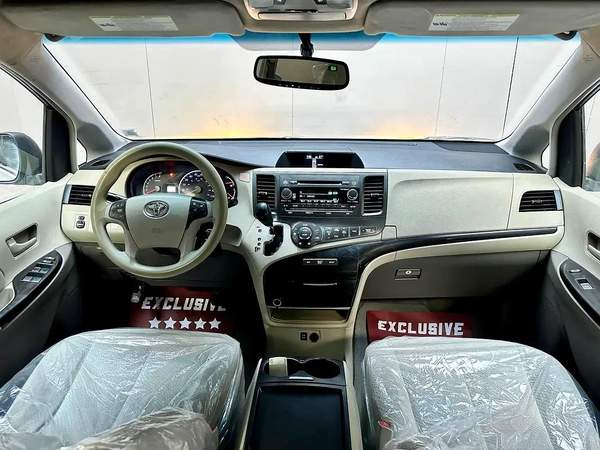 2014 Toyota Sienna LE - American Specs