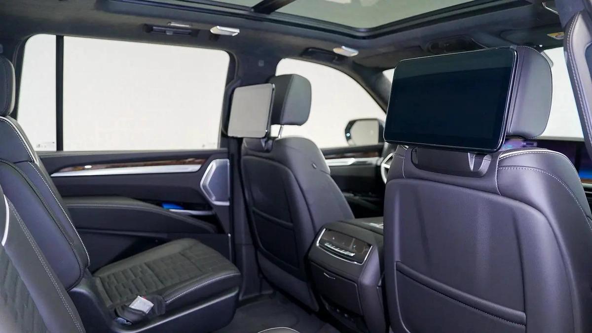 Cadillac Escalade Sport Platinum-1-1