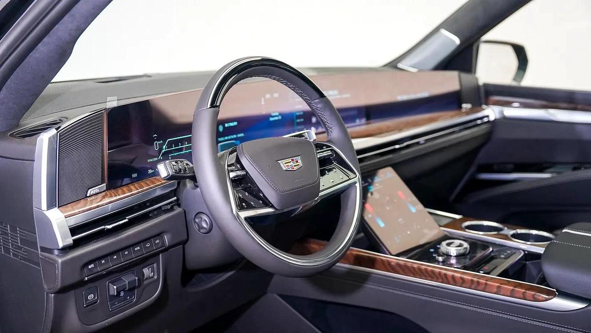 Cadillac Escalade Sport Platinum-3-3