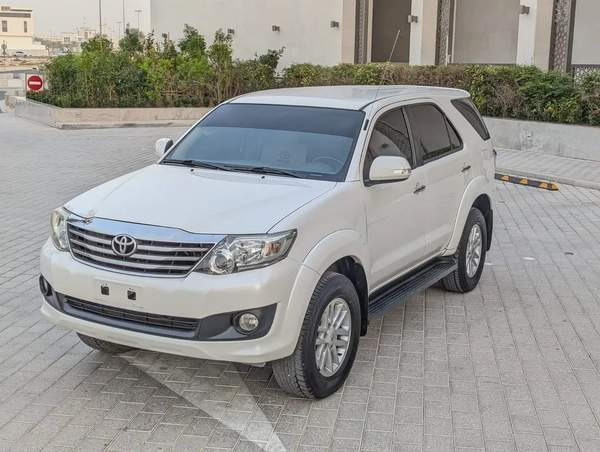 TOYOTA FORTUNER 2013 GCC V4 2.7L IN GOOD CONDITION