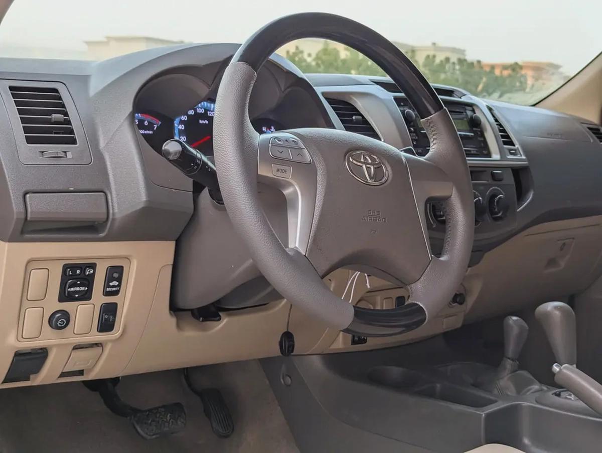 TOYOTA FORTUNER 2013 GCC V4 2.7L IN GOOD CONDITION-7-7