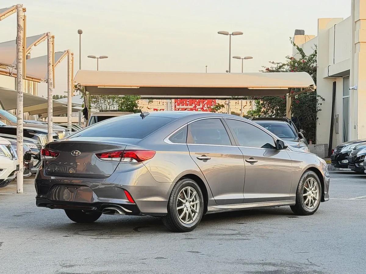 Hyundai Sonata SE-4-4