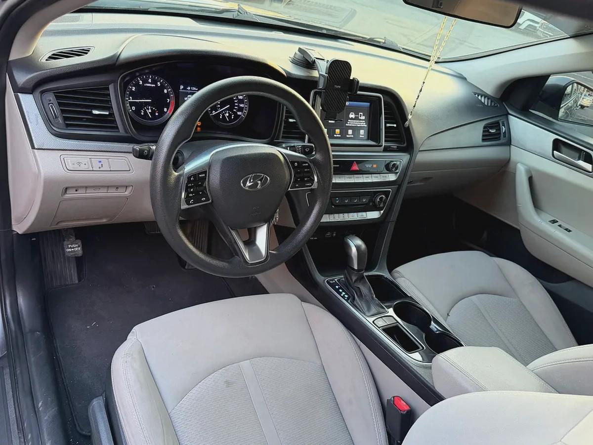 Hyundai Sonata SE-6-6