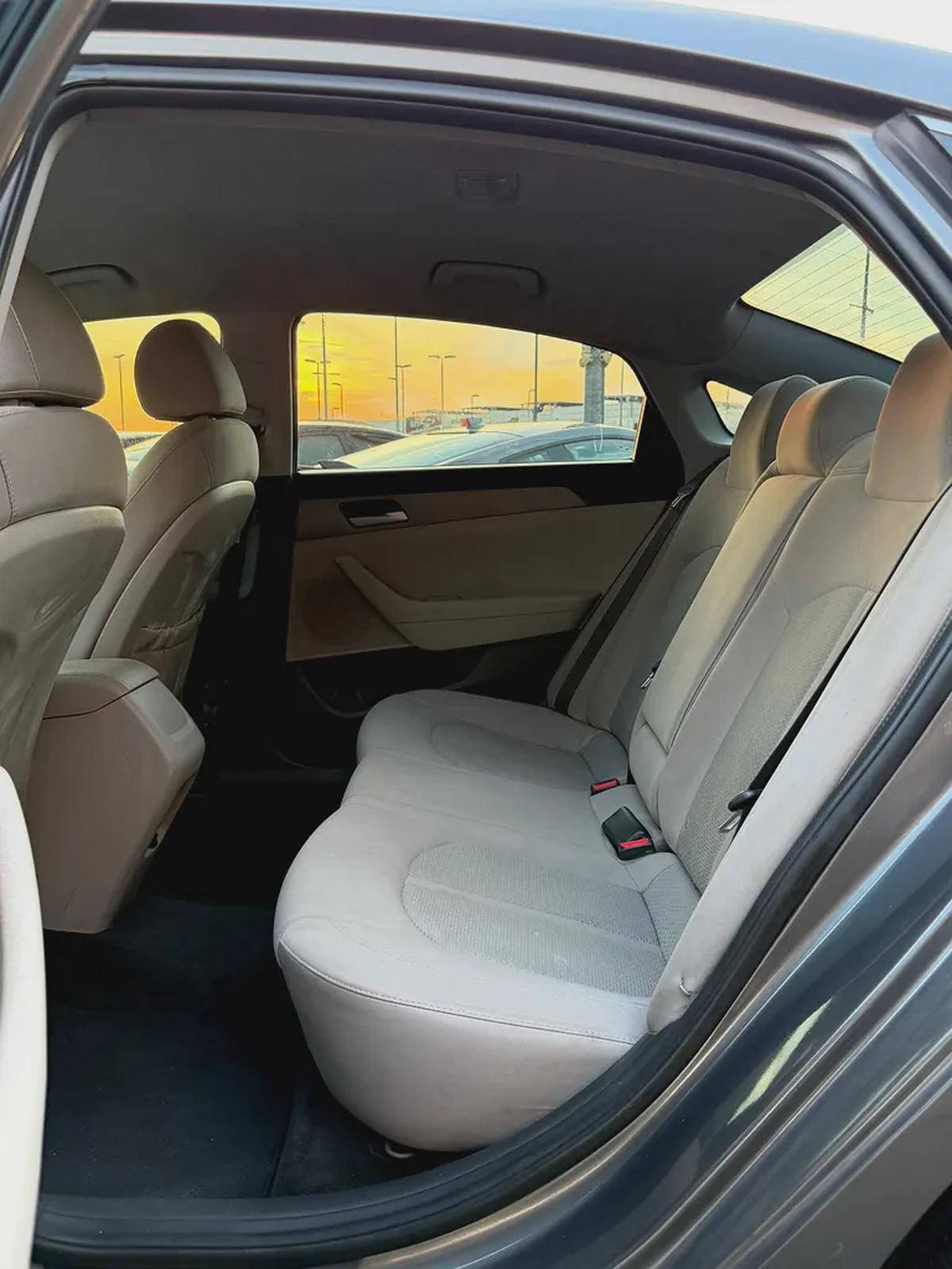 Hyundai Sonata SE-7-7