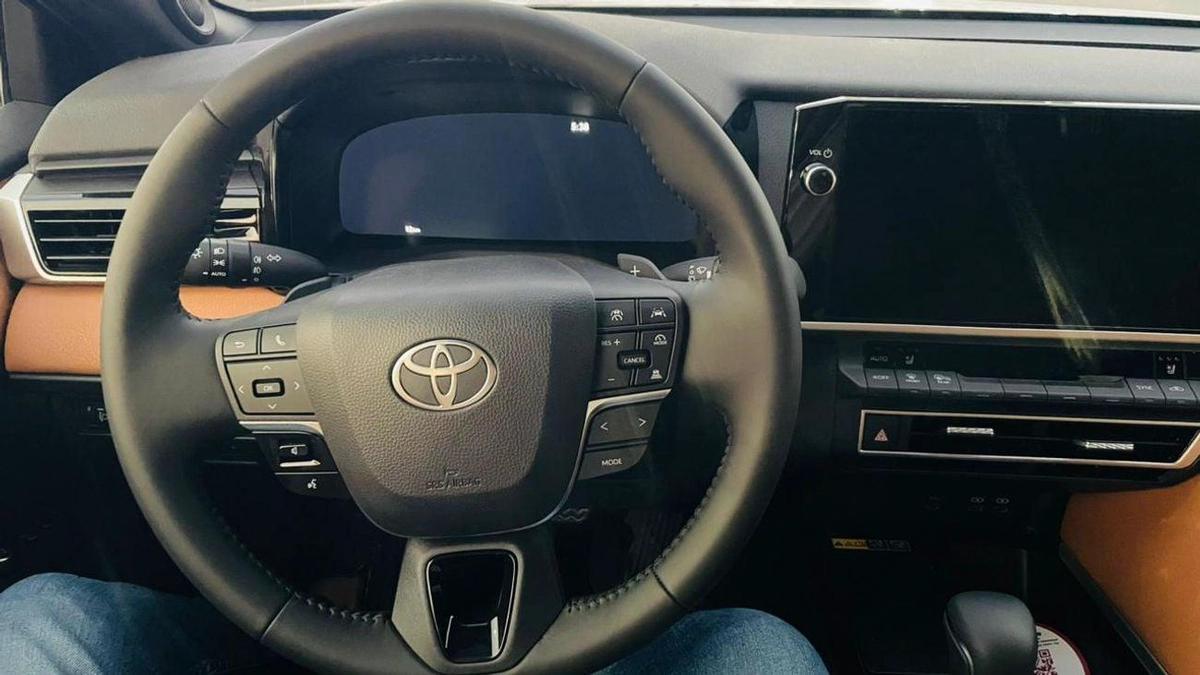 Toyota Camry CAMRY 2.5 HYBRID LUMEIR-10-10
