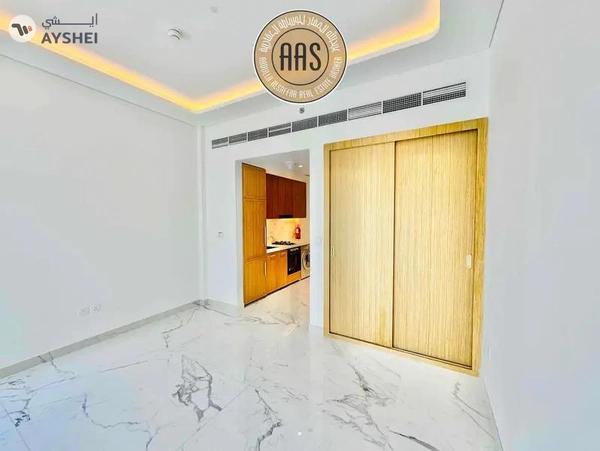 Brand new studio •• kitchen appliances •• prime location