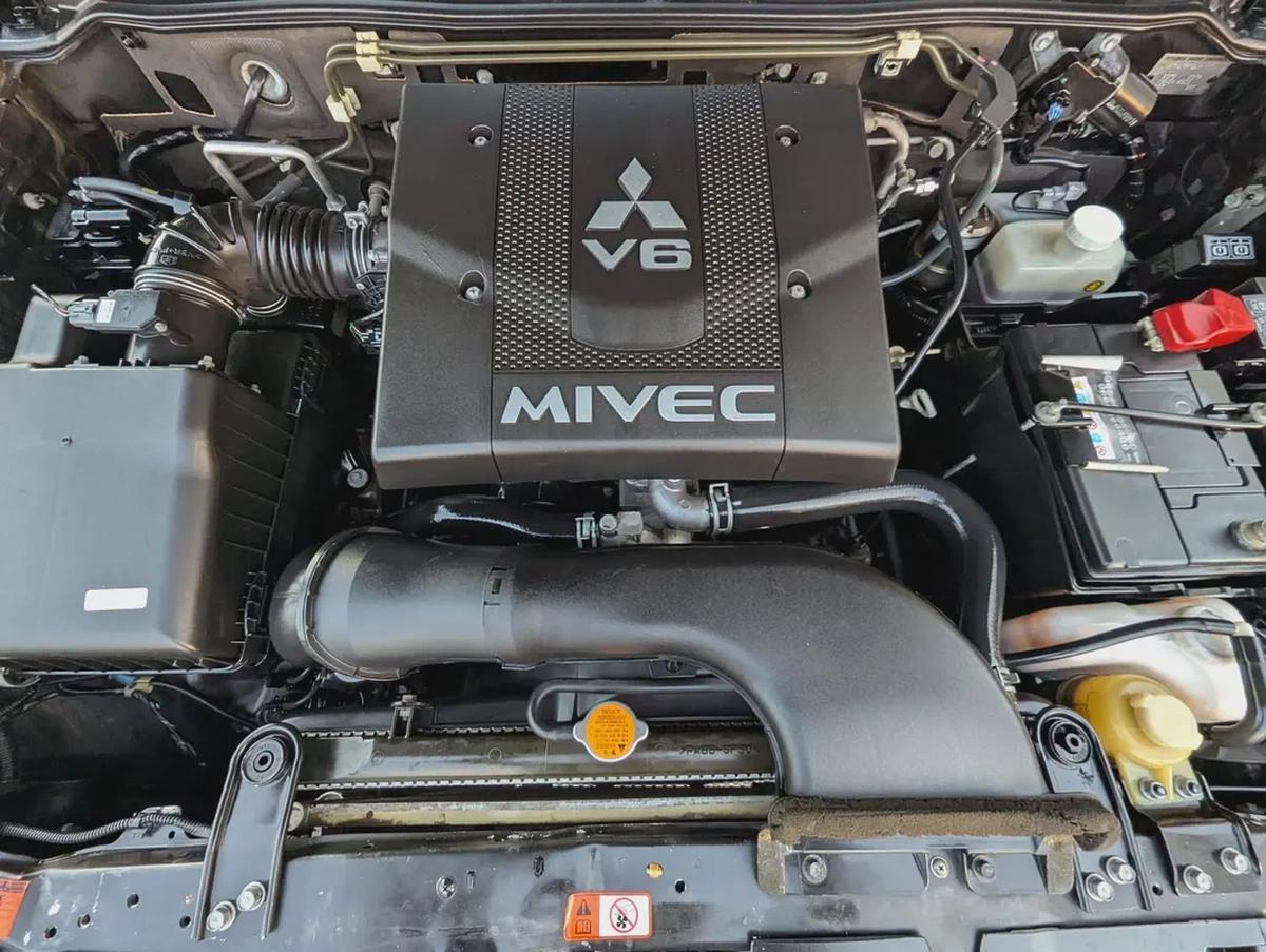 MITSUBISHI PAJERO 2020 V6 3.8L SIGNATURE EDITION GCC IN EXCELLENT CONDITION-12-12