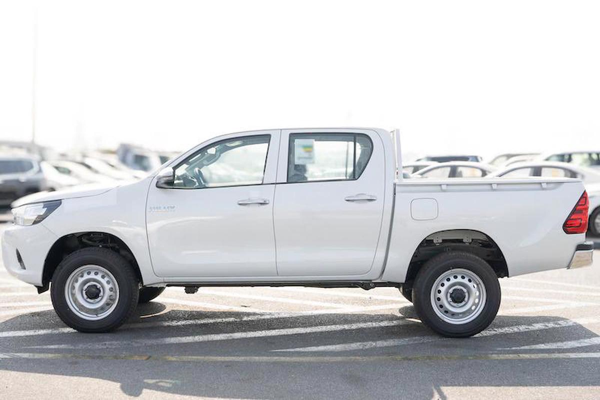 TOYOTA HILUX 2.4 A/T MODEL 2025 DIESEL-3-3