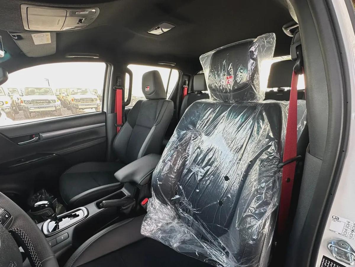 2025 Toyota Hilux GR Sport - GCC Specs - Brand New-4-4